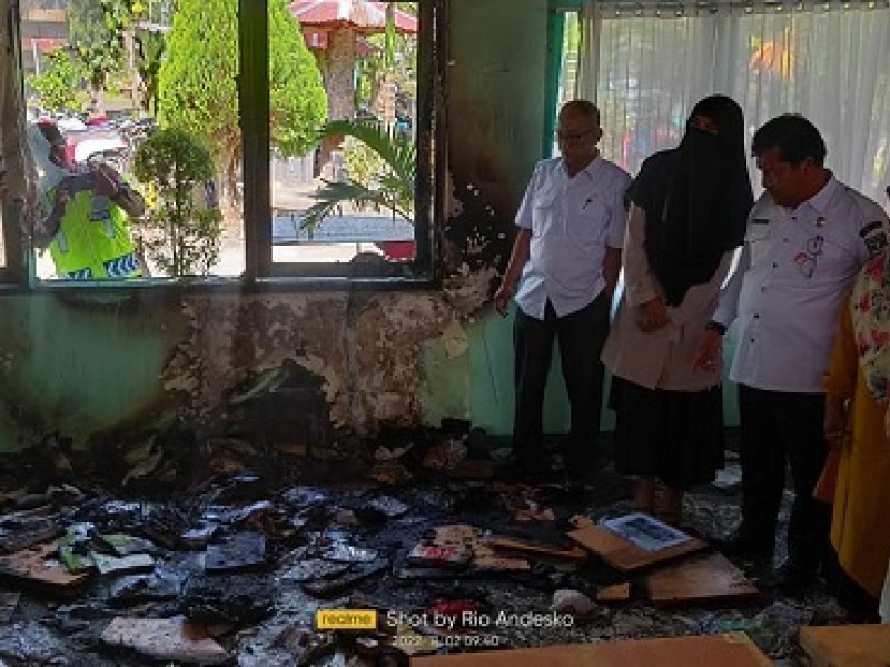  Si Jago Merah Hampir Saja Melahap Habis Ruang Majelis Guru